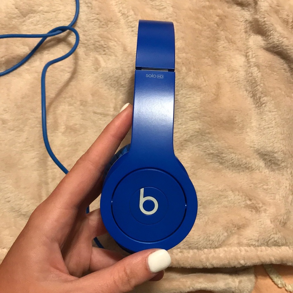 Blue, Beat headphones